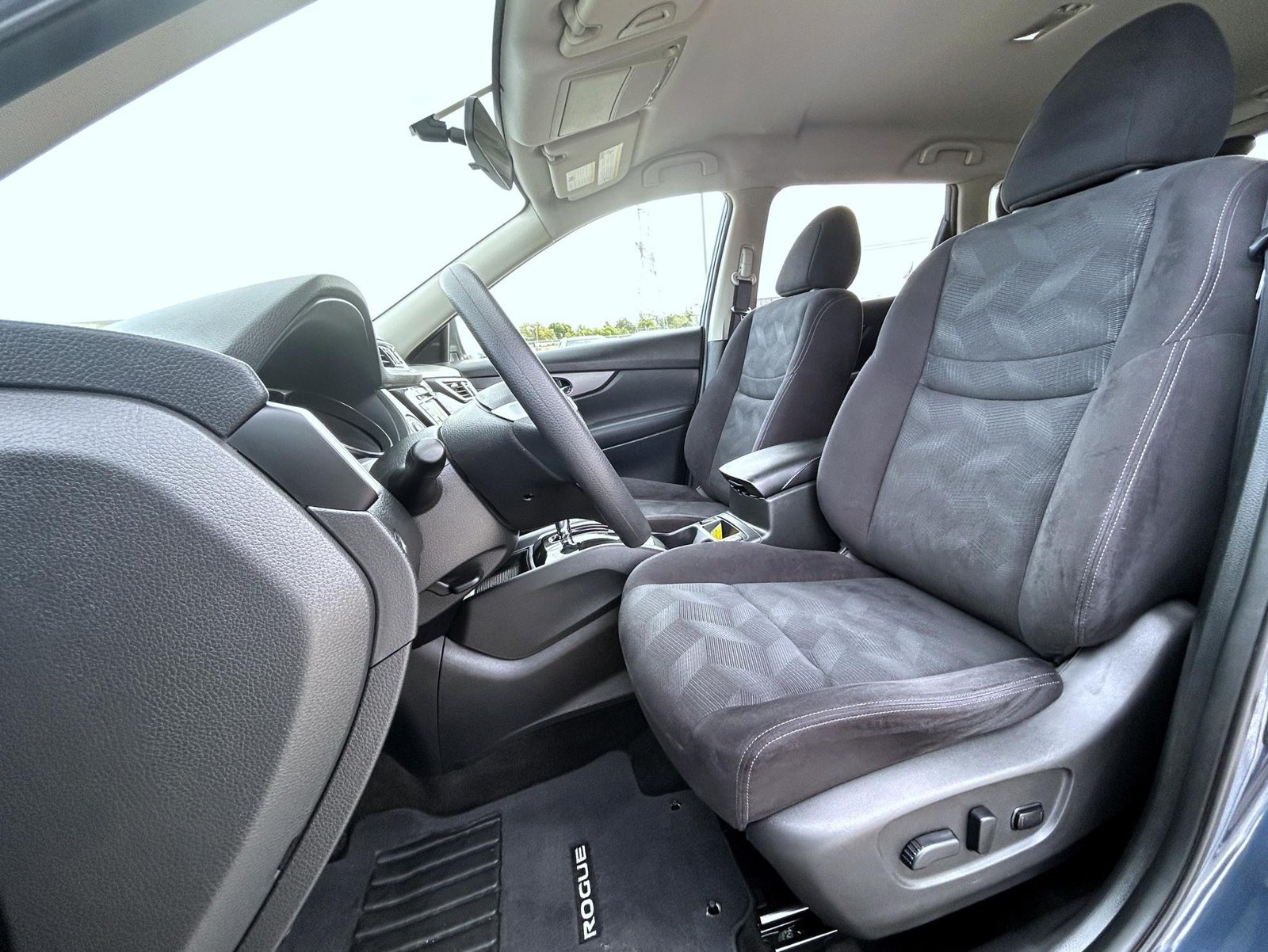 Used 2016 Blue Nissan SV image 10