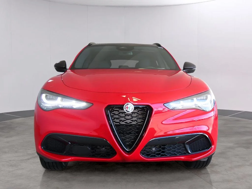 New 2025 Alfa Rosso (Red) Exterior Paint Alfa Romeo Base image 2