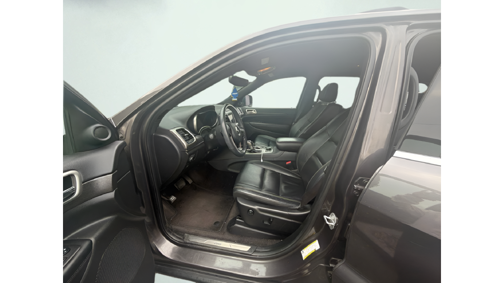 Used 2018 Gray Jeep Limited image 15