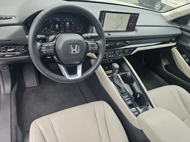 Used 2023 White Honda Touring image 24