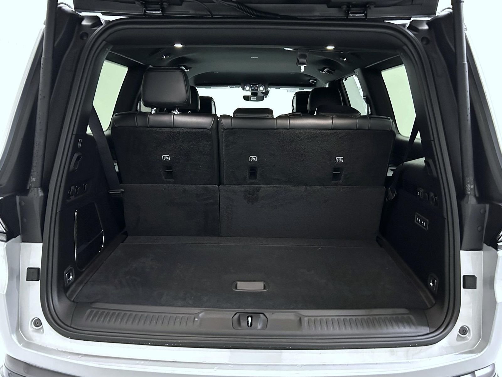 New 2026 Silver-Zynith Exterior Paint Jeep Limited Altitude image 22