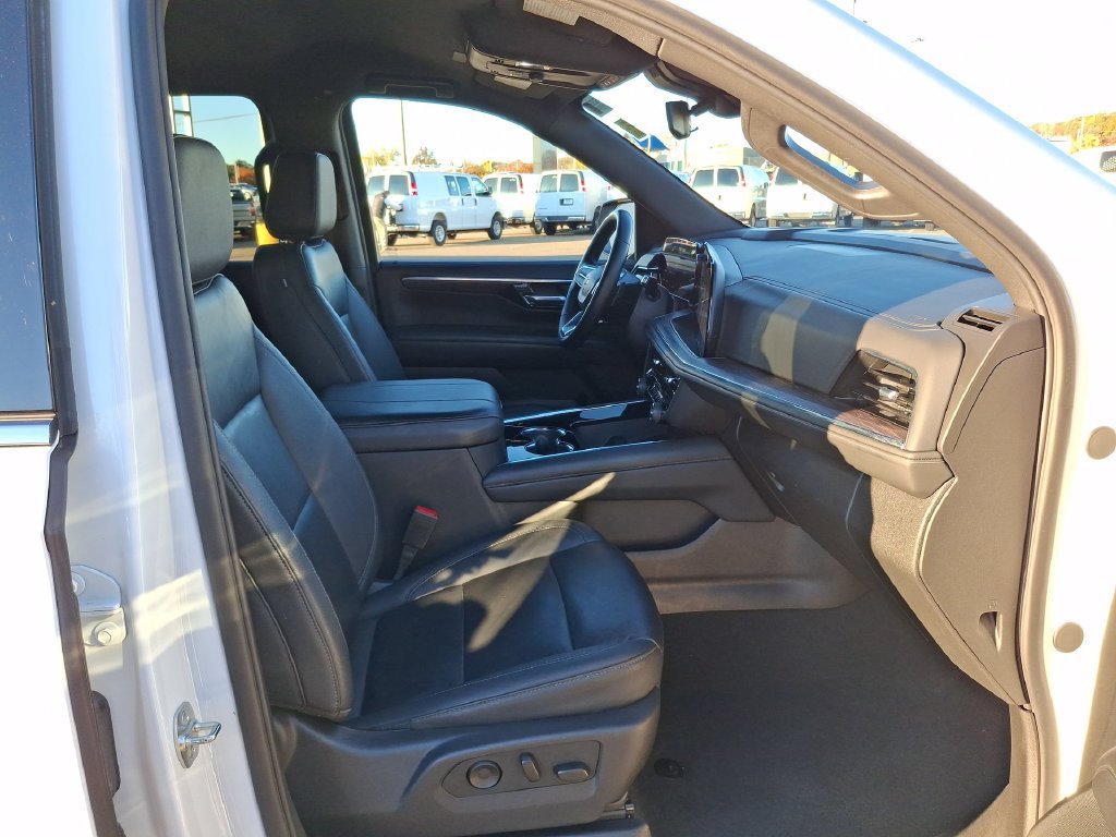 2025 Chevrolet Suburban LT - Photo 26