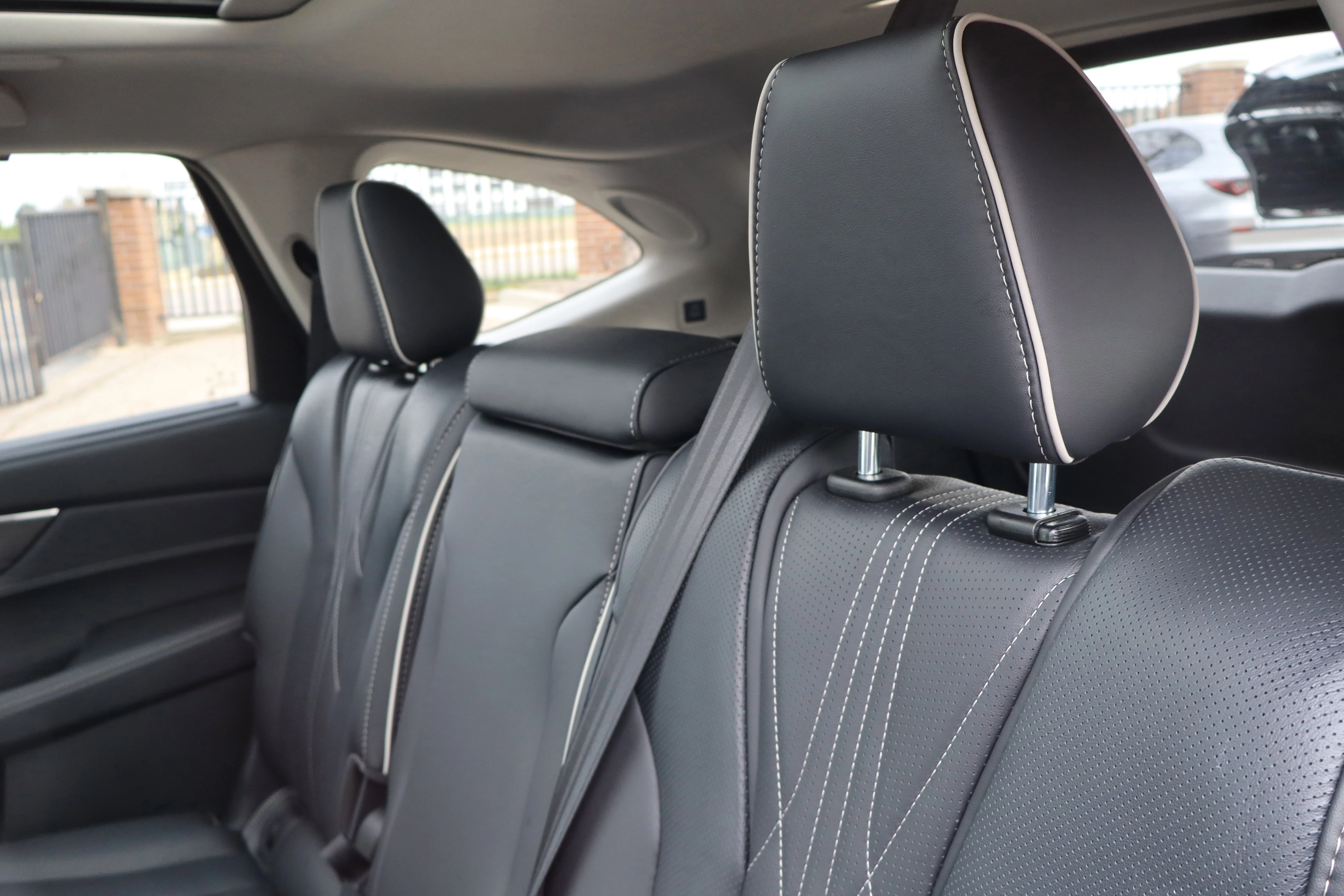 New 2026 Platinum White Pearl Acura w/Advance Package image 25