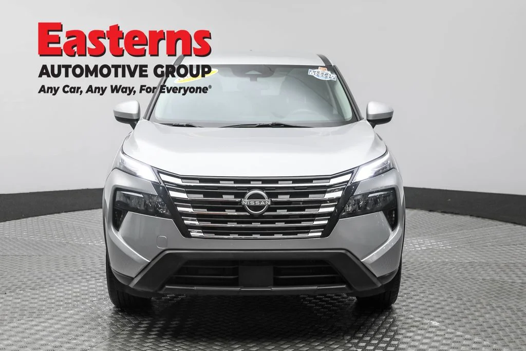 Used 2024 Silver Nissan SV image 2