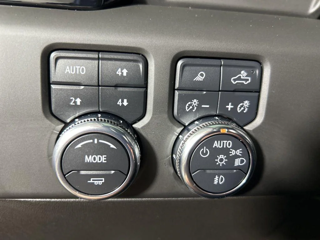 Used 2025 Onyx Black GMC Denali image 23