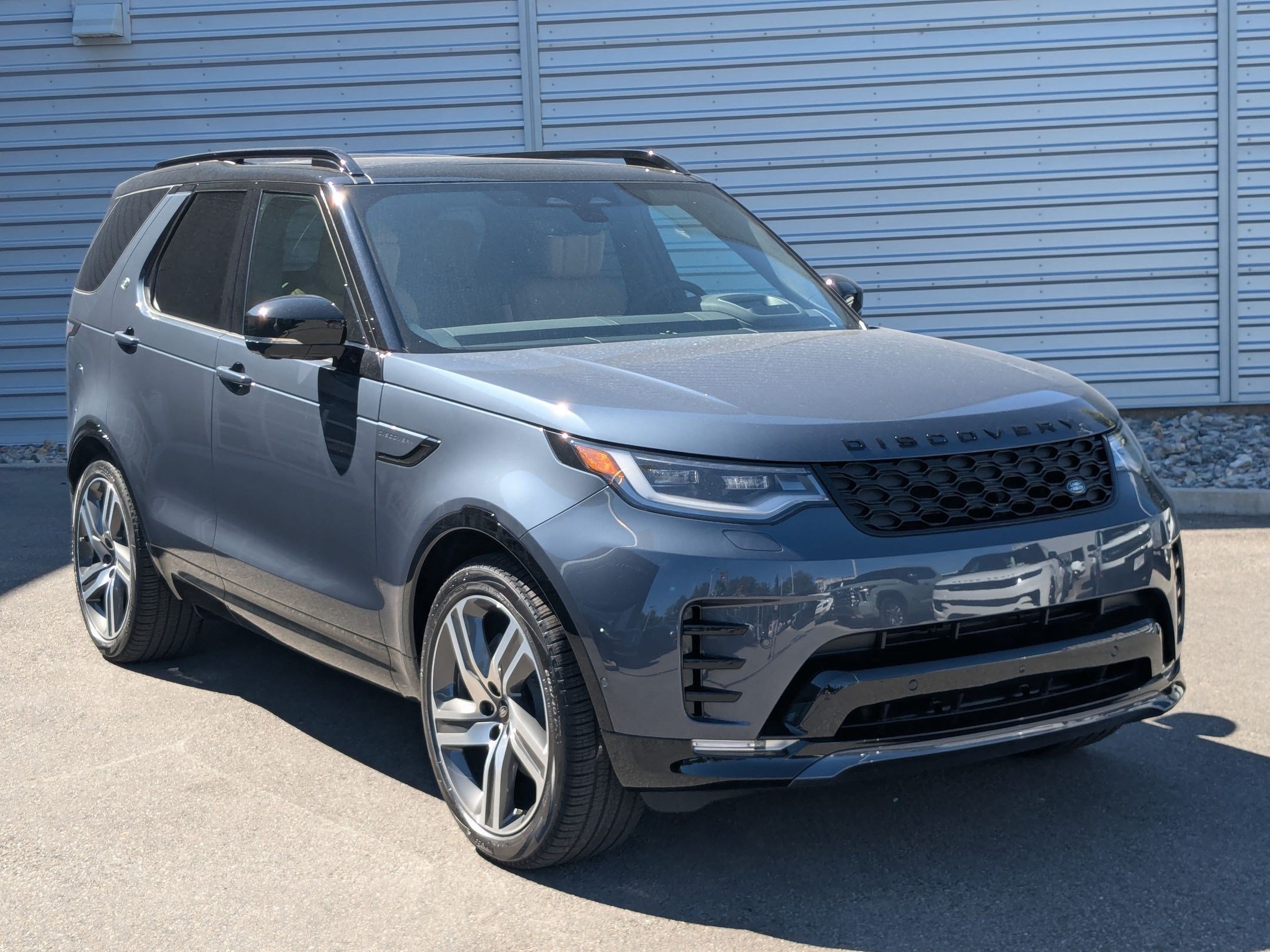New 2026 Varesine Blue Land Rover Dynamic SE image 3