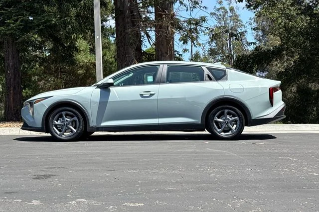 2025 Kia K4 LXS - Photo 7