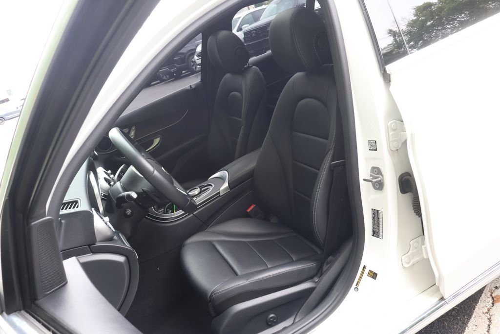Used 2020 White Mercedes-Benz 4MATIC® image 28