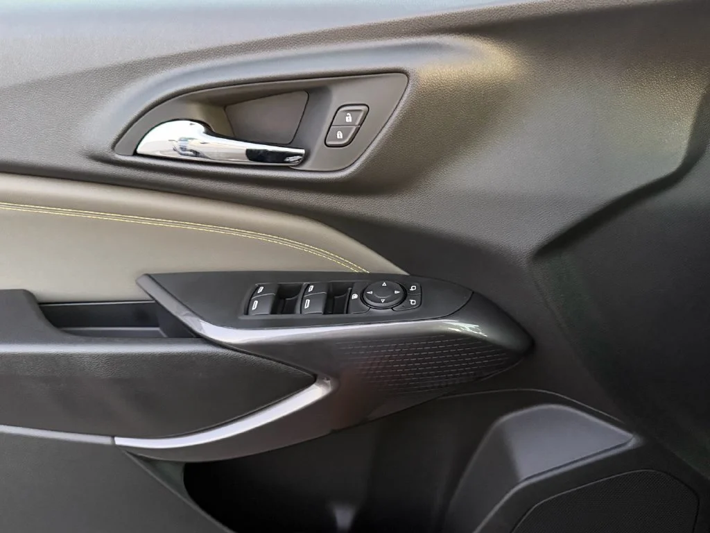 New 2026 Mosaic Black Metallic Chevrolet ACTIV image 12