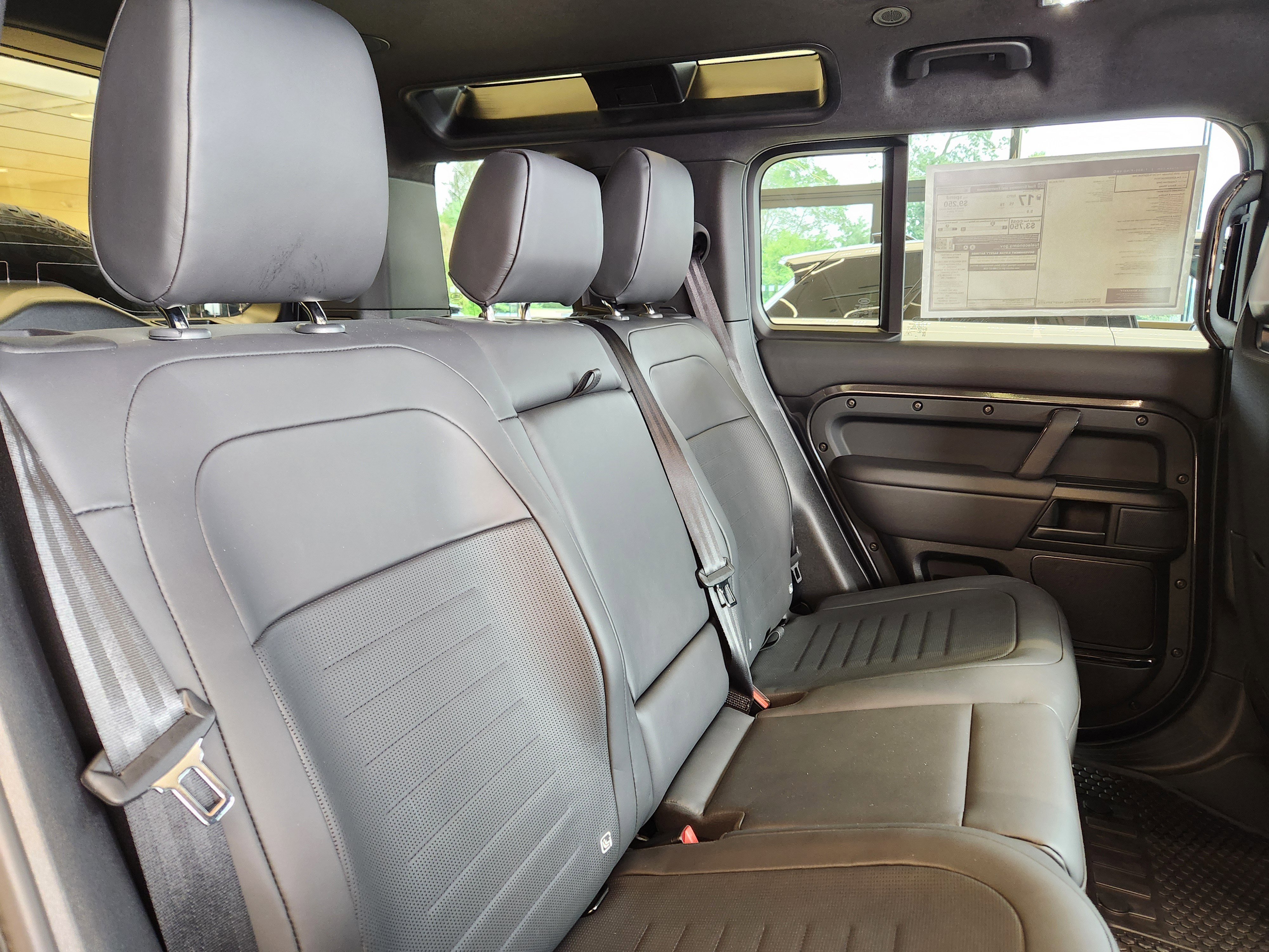 2025 Land Rover Defender Octa Edition One - Photo 11