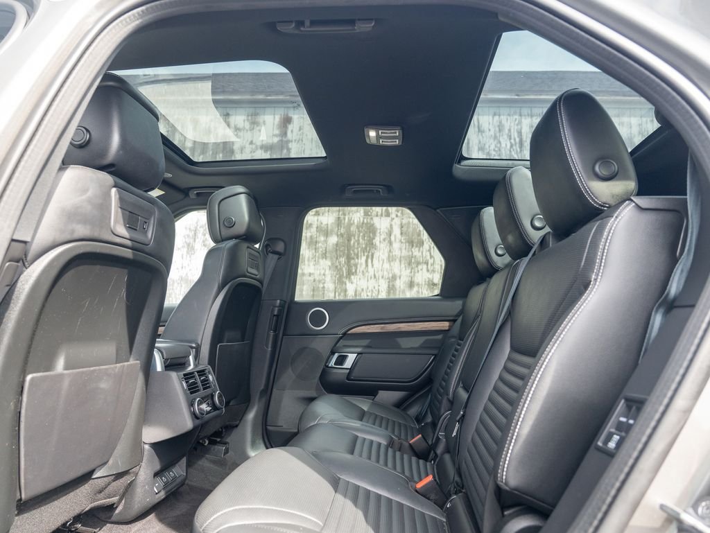 Used 2023 Silver Land Rover S R-Dynamic image 33