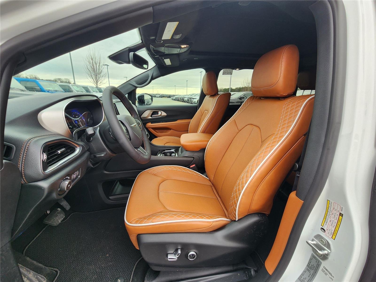 New 2026 Bright White Clear-Coat Exterior Paint Chrysler Pinnacle image 15