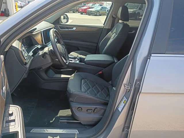 Used 2025 Gray Volkswagen 2.0T SE w/Technology image 9