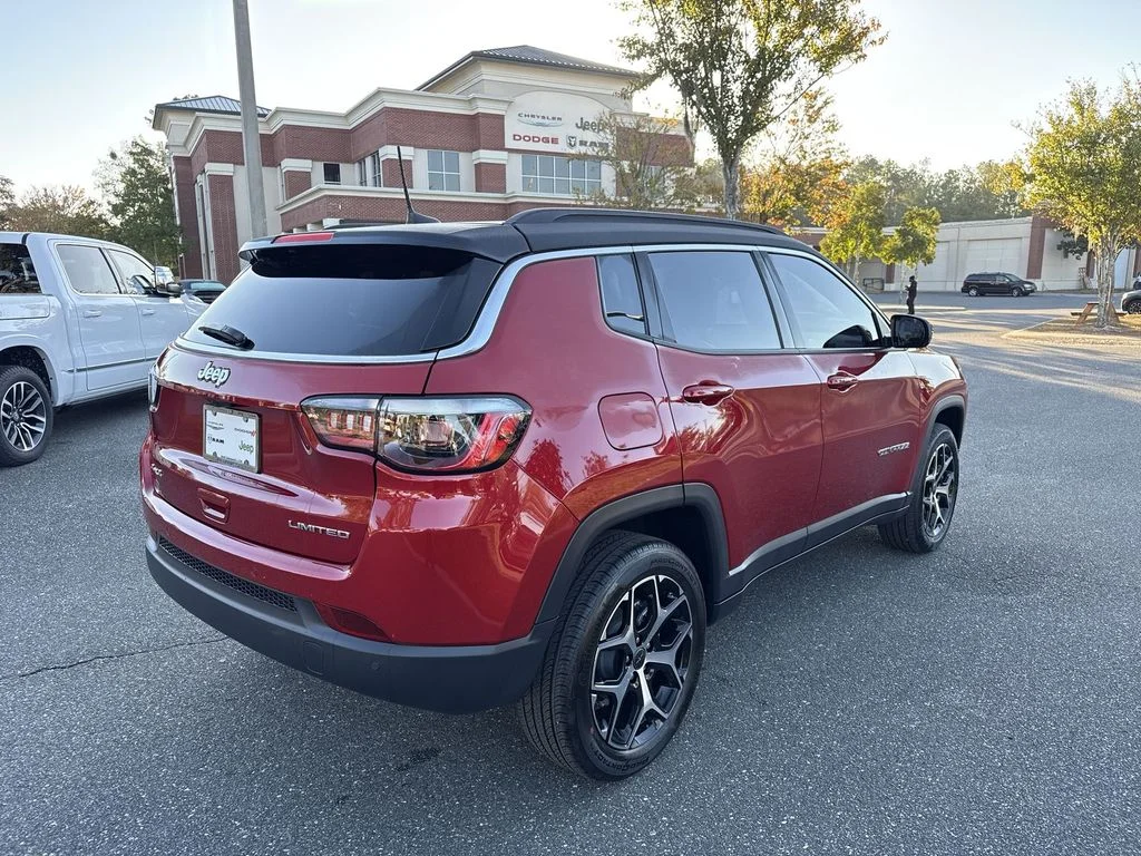 New 2026 Red Hot Pearl-Coat Exterior Paint Jeep Limited image 3
