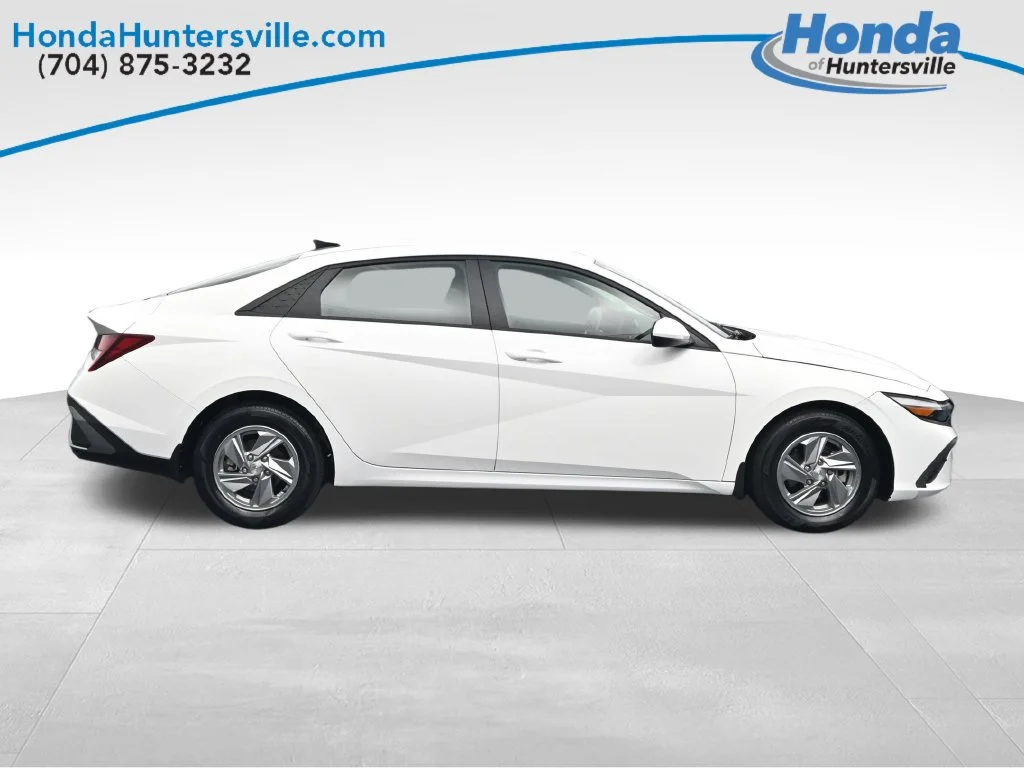 Used 2024 White Hyundai SE image 9