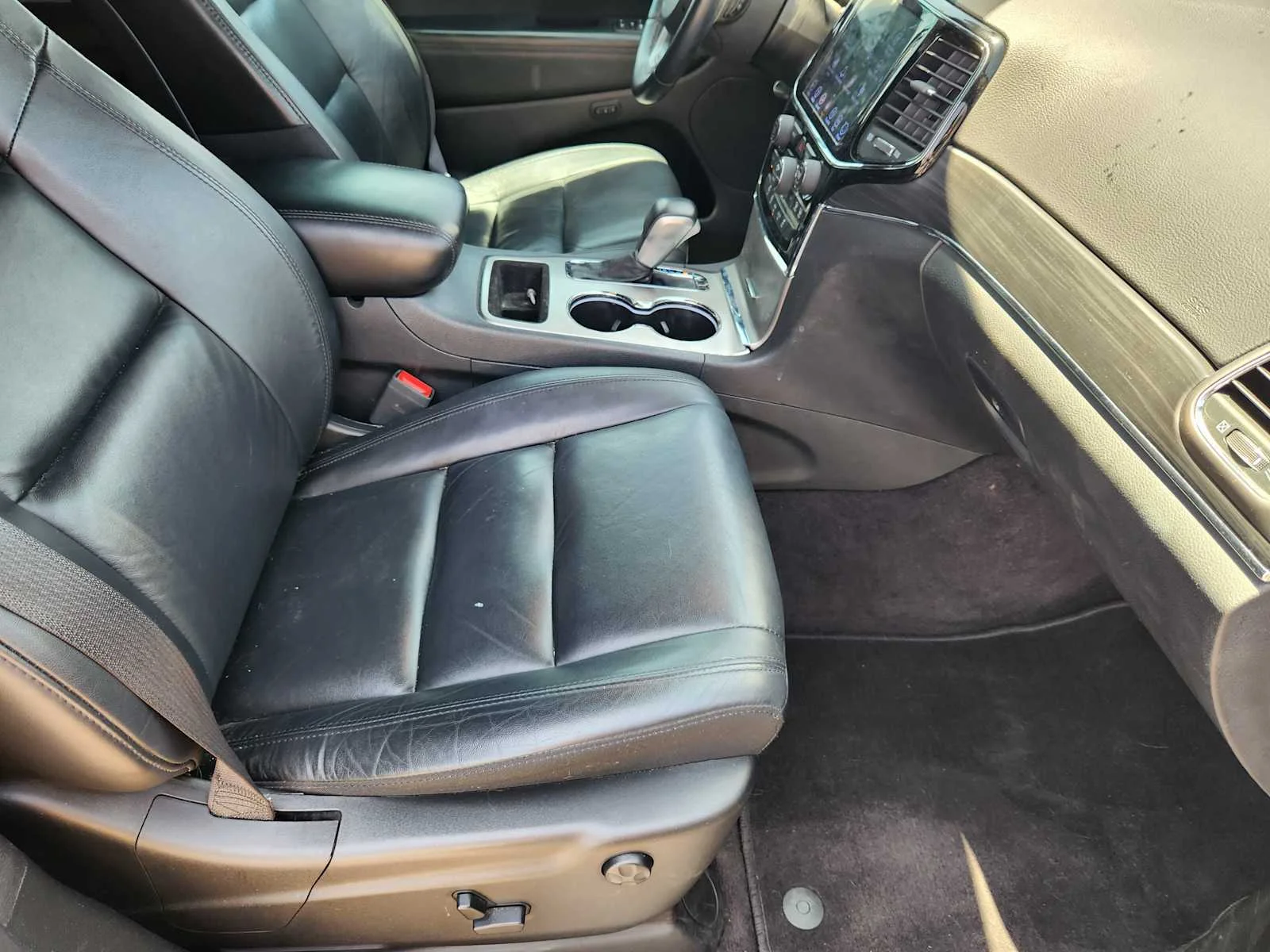 Used 2019 Black Jeep Limited 4x2 image 12