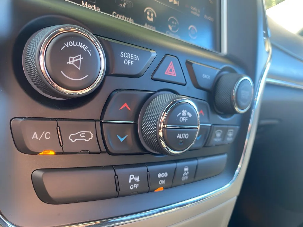 Used 2014  Jeep Limited image 23