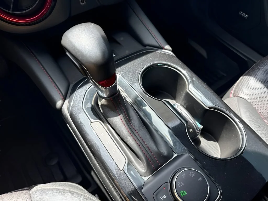 Used 2022 Iridescent Pearl Tricoat Chevrolet RS image 19