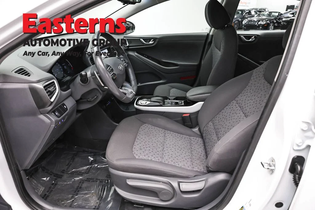 Used 2019 White Hyundai Base image 14