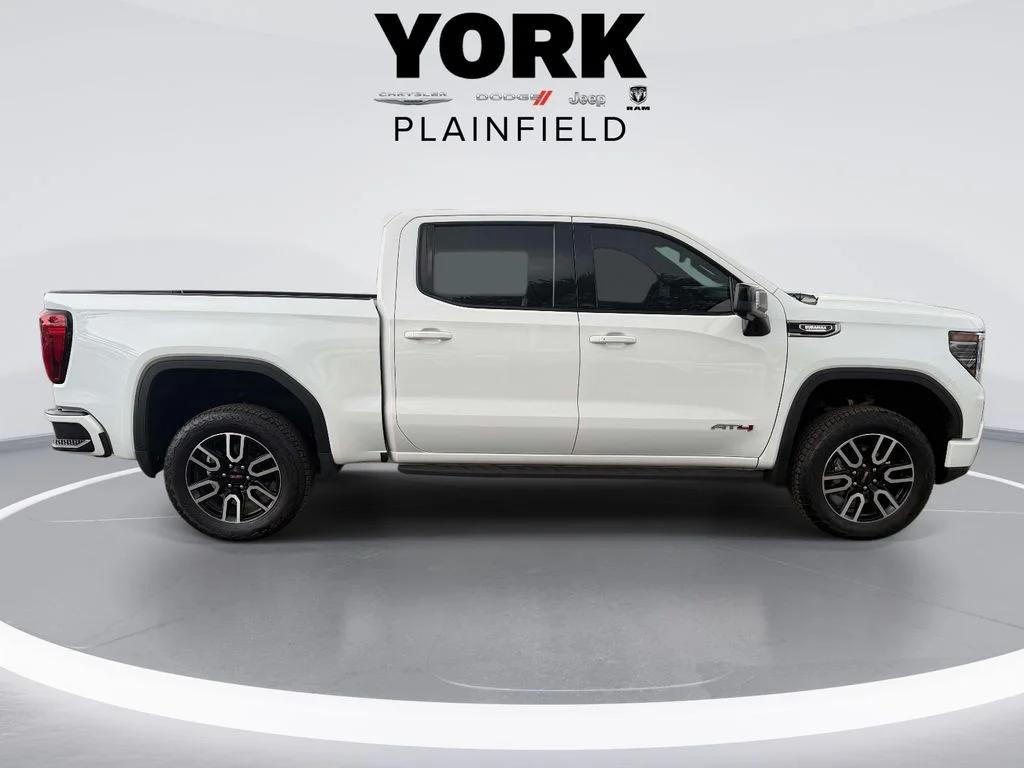 Used 2025 White GMC AT4 image 4