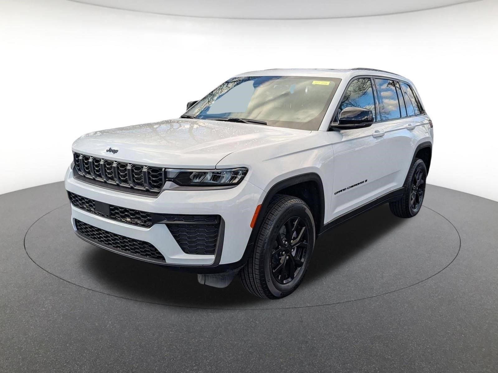 New 2026 Bright White Clear-Coat Exterior Paint Jeep Laredo Altitude image 8