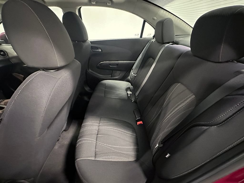 Used 2014 DEEP MAGENTA METALLIC Chevrolet LT image 15
