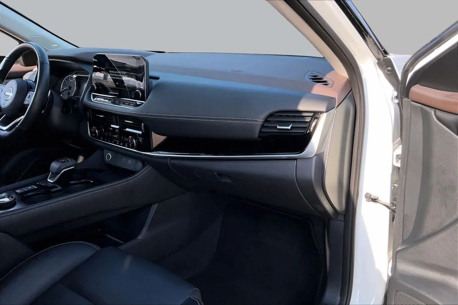 Certified Used 2023 Pearl White Tricoat Nissan SL image 17