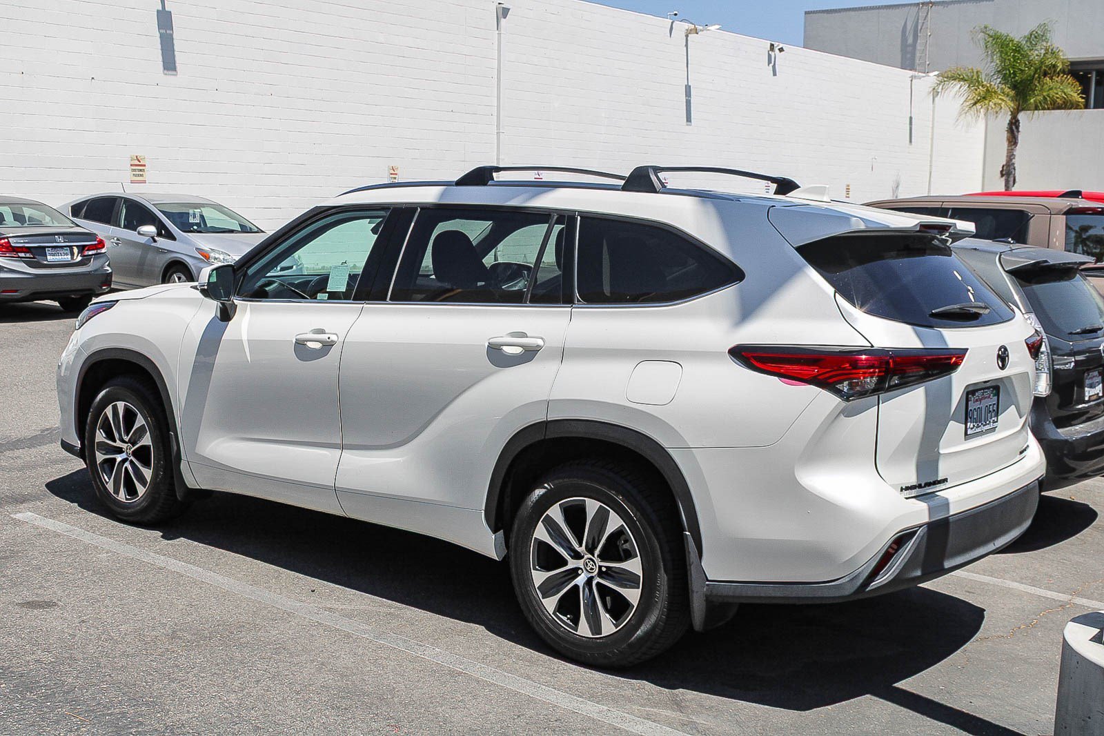 Used 2020 Blizzard Pearl Toyota XLE image 7