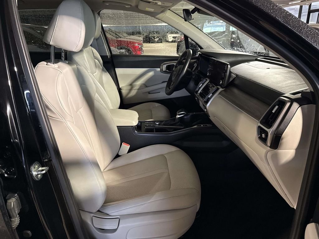 Used 2022 Black Kia S image 15