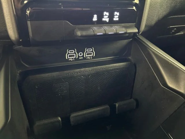 Used 2025 White Ram Big Horn/Lone Star image 17