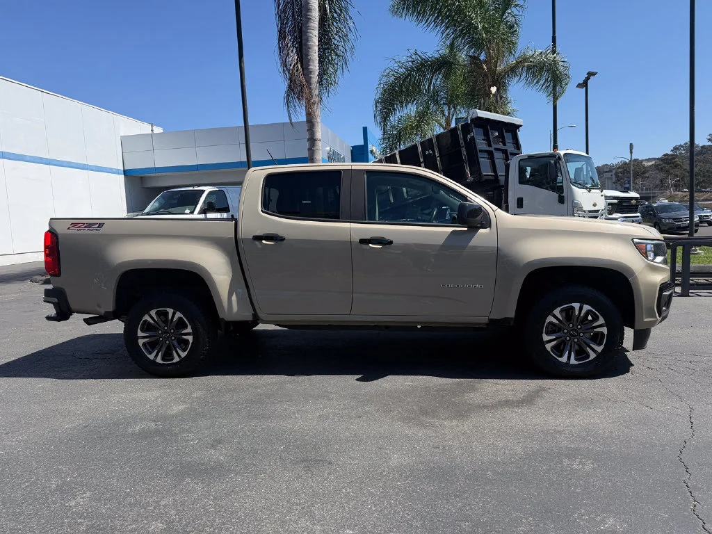 Used 2021 SAND DUNE METALLIC Chevrolet 4WD Z71 image 5