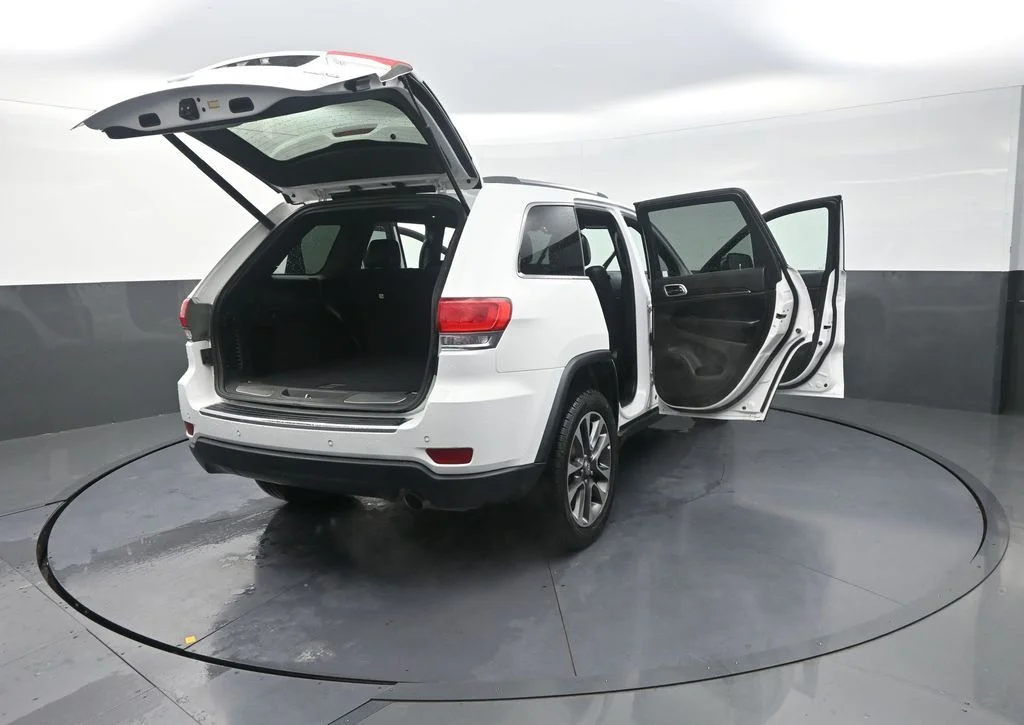 Used 2018 White Jeep Limited image 10