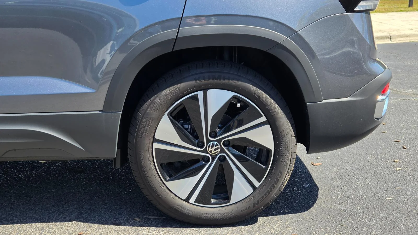 2025 Volkswagen Taos SE - Photo 15