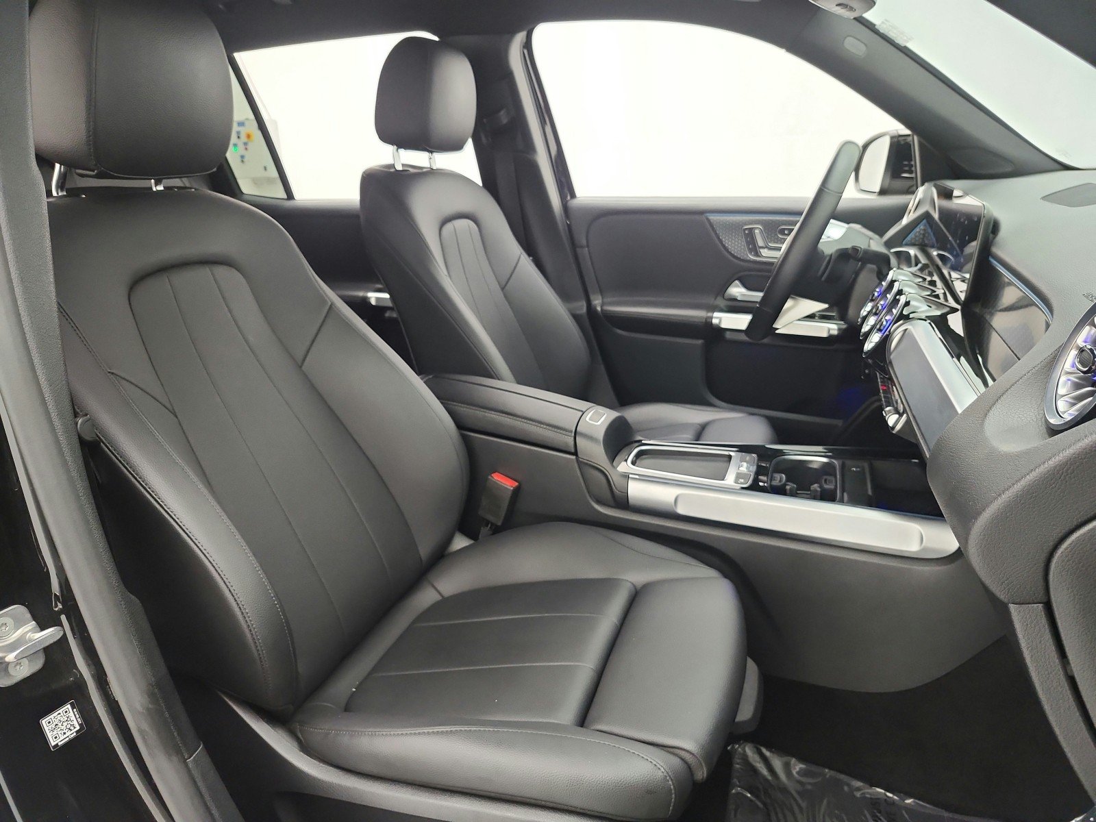 Used 2024 Night Black Mercedes-Benz GLB 250 SUV image 19