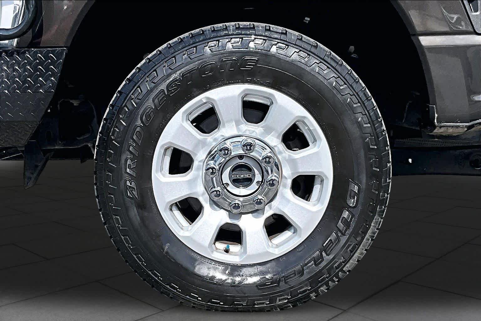 Used 2024 Darkened Bronze Metallic Ford XLT image 11