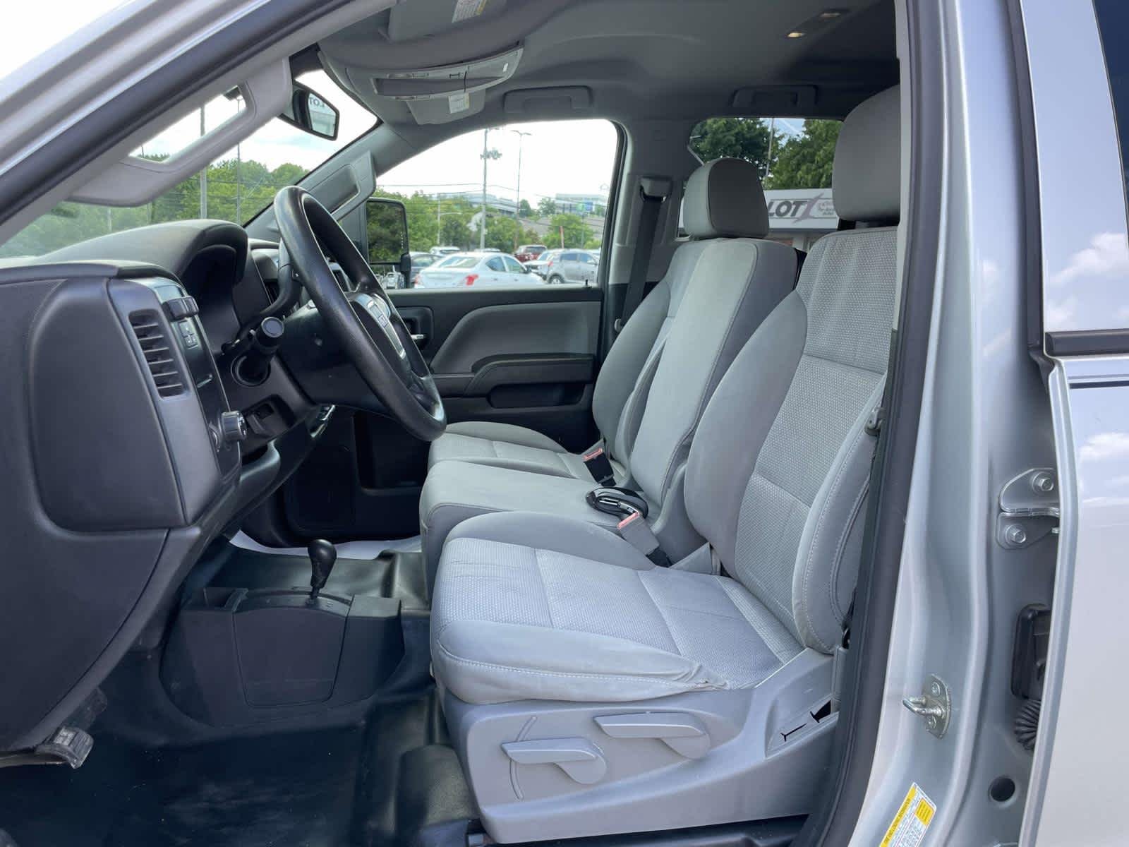 Used 2019 Quicksilver Metallic GMC  image 16