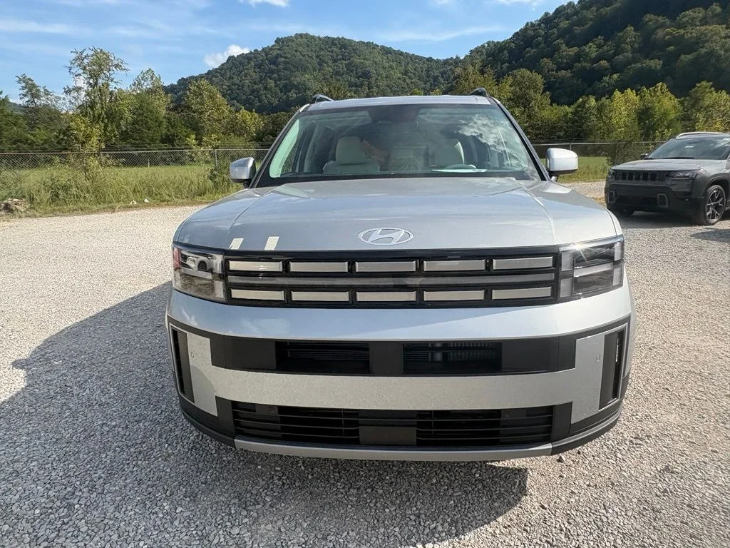 New 2027 Silver Hyundai SEL image 4