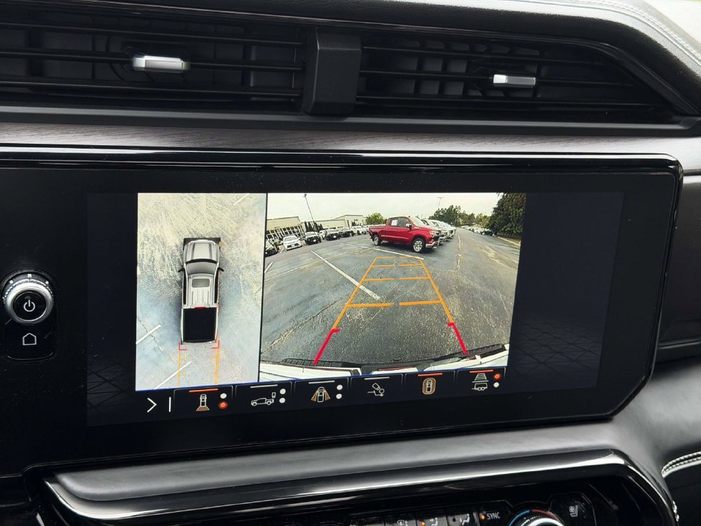 Used 2025 White GMC AT4X image 4