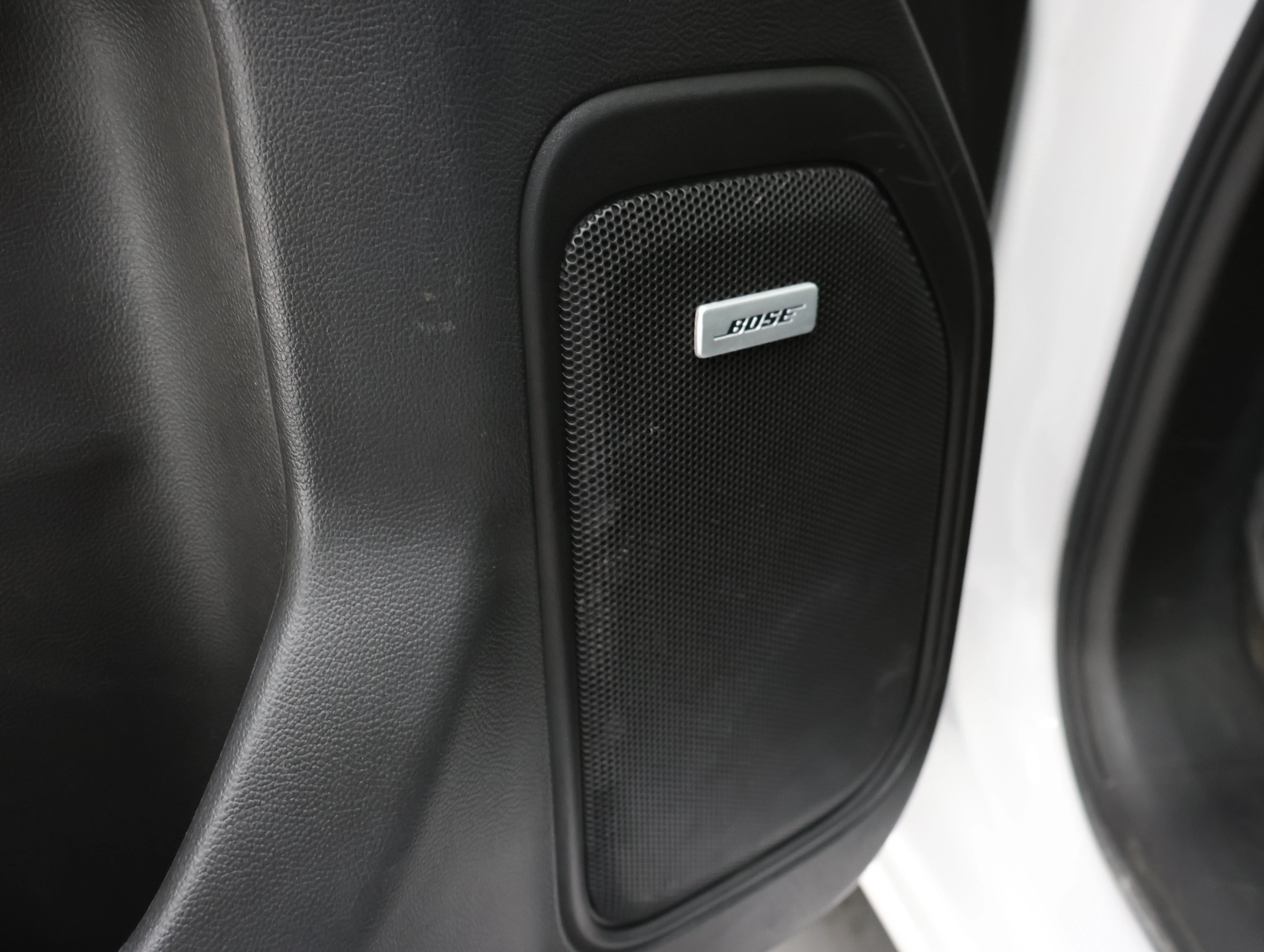 Used 2022 White Frost Tricoat GMC Denali image 46