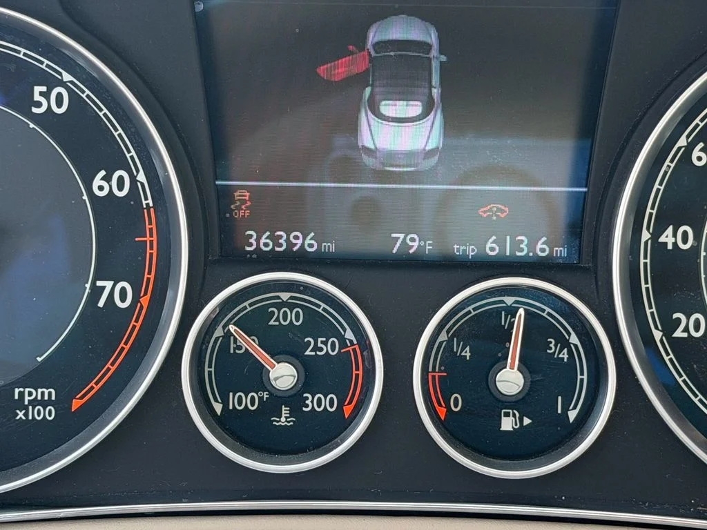 Used 2013 Silverlake Metallic Bentley GT V8 Convertible image 18