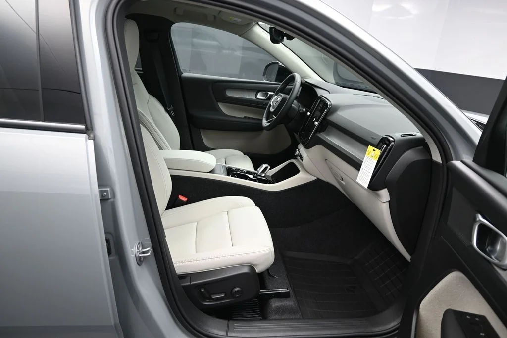 Used 2026 Vapour Grey Volvo Plus image 20