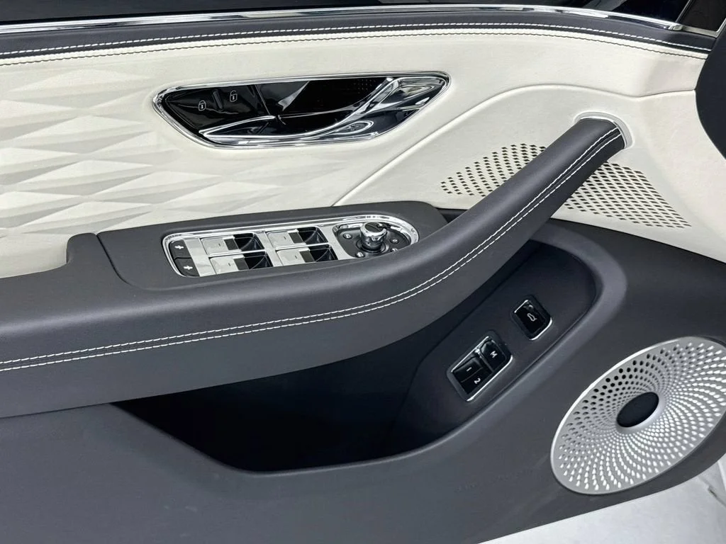 Used 2020 Glacier White Solid Bentley W12 image 22