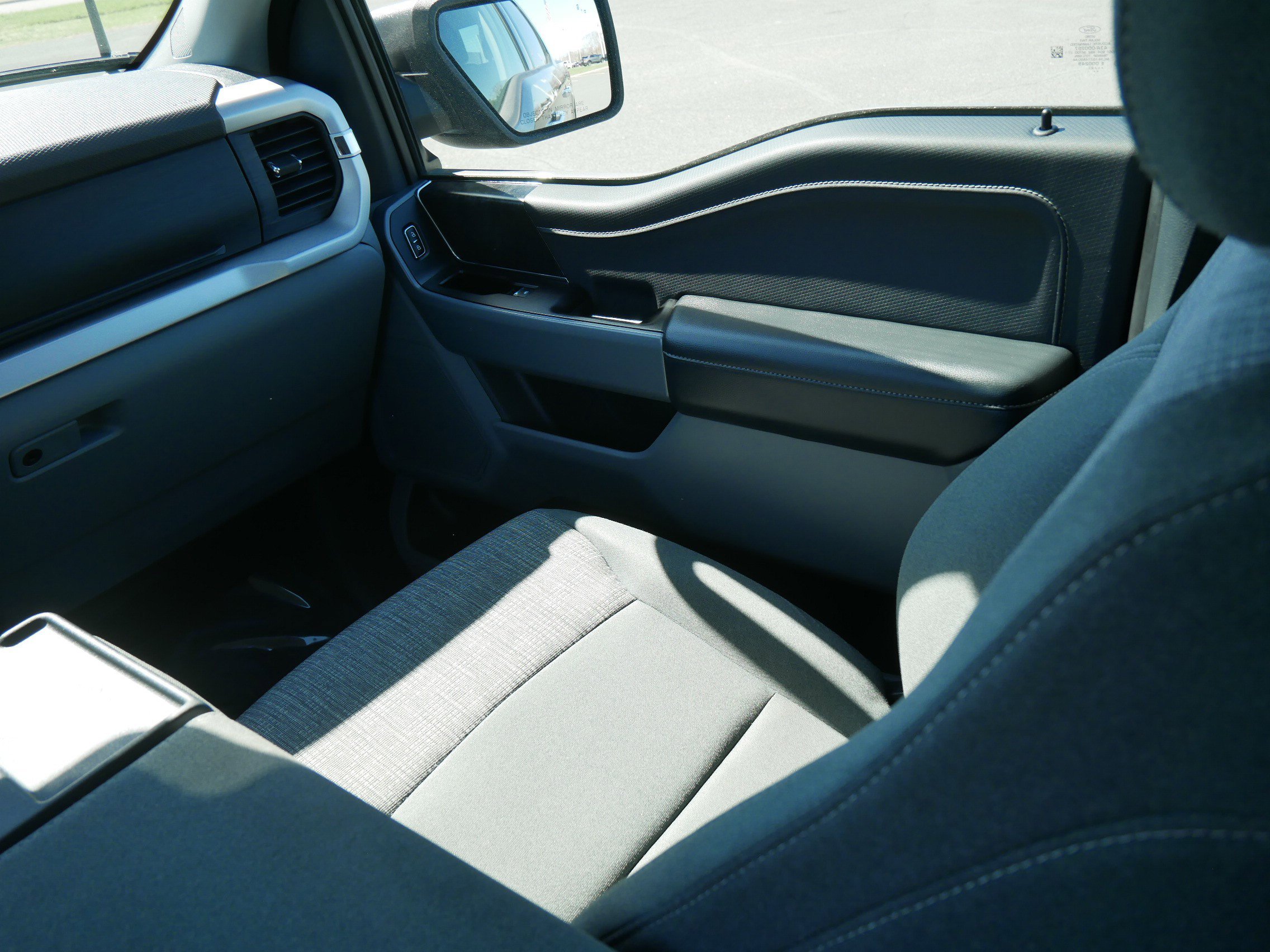 Used 2023 Black Ford XLT image 17