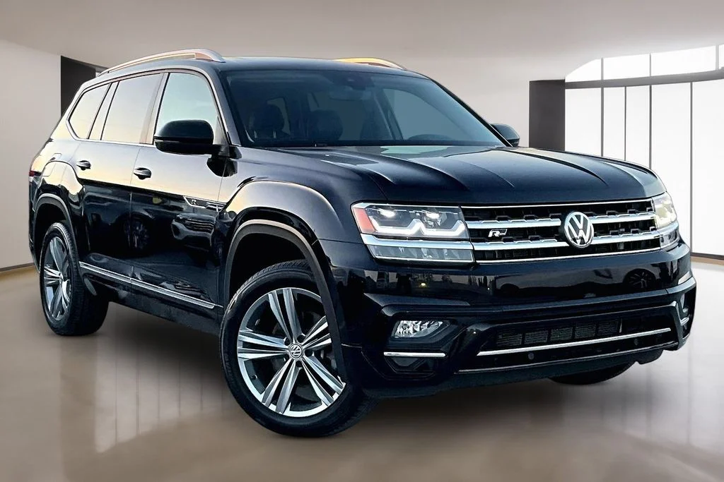 Used 2019 Black Volkswagen 3.6L V6 SEL R-Line image 3