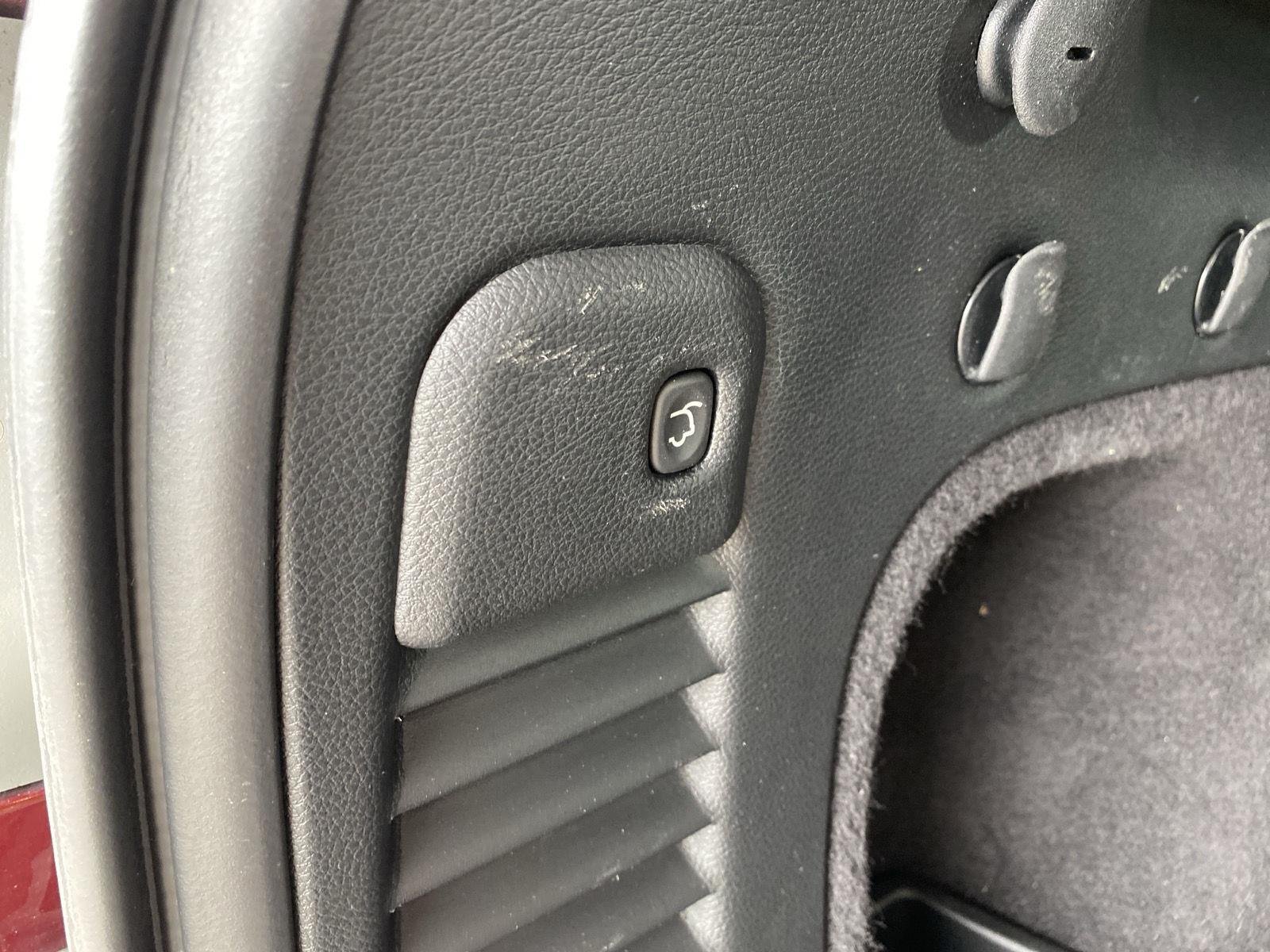 Used 2019 Velvet Red Pearlcoat Jeep Limited image 8