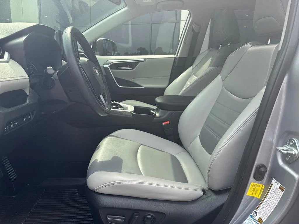 Used 2022 Silver Sky Metallic Toyota Hybrid XLE Premium AWD (Natl) image 13