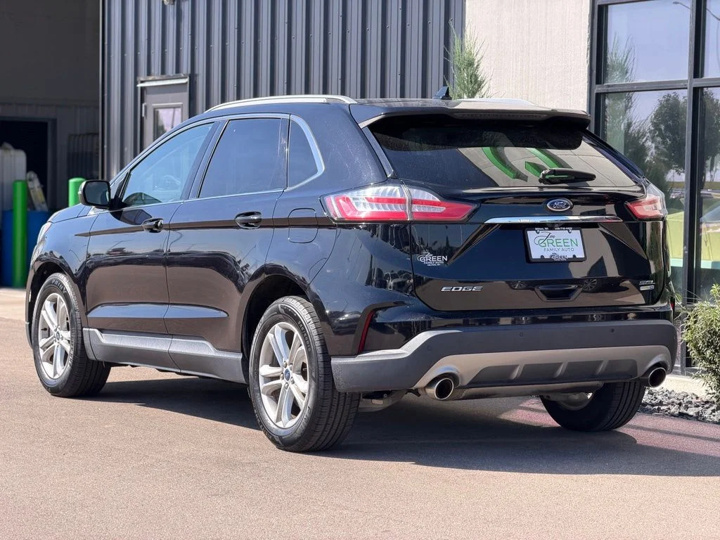 Used 2020 Black Ford SEL image 3