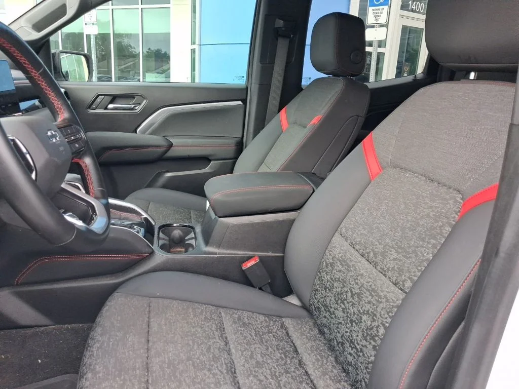 Used 2023 White Chevrolet Z71 image 18