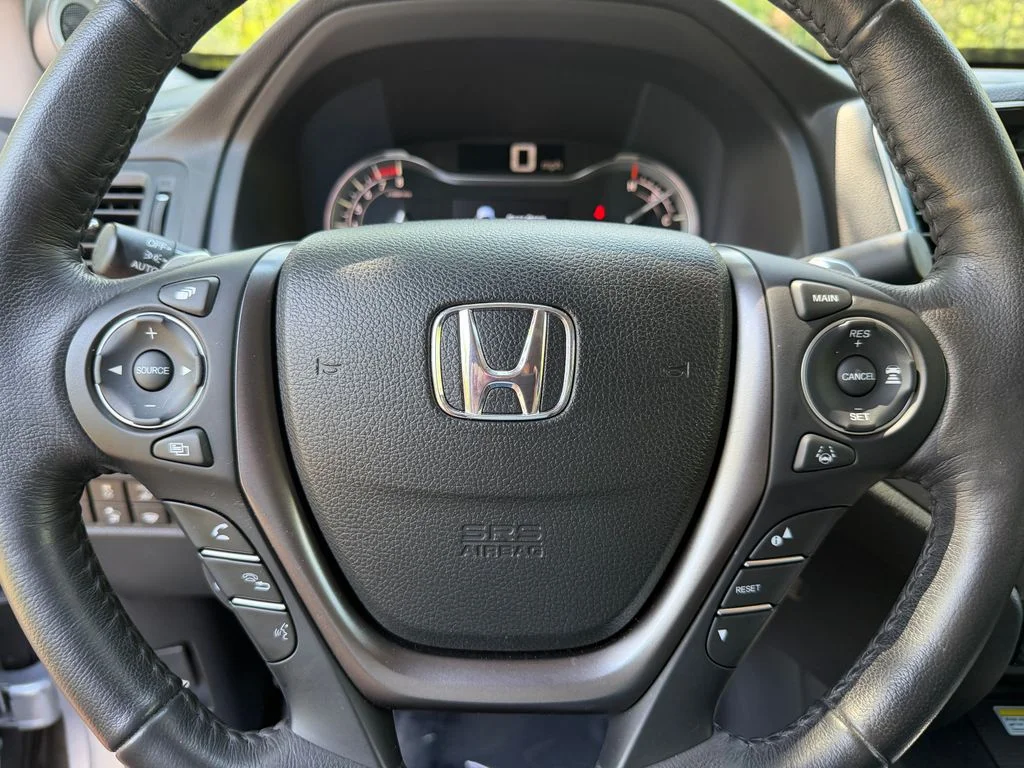 Used 2023 Lunar Silver Metallic Honda AWD RTL-E image 21