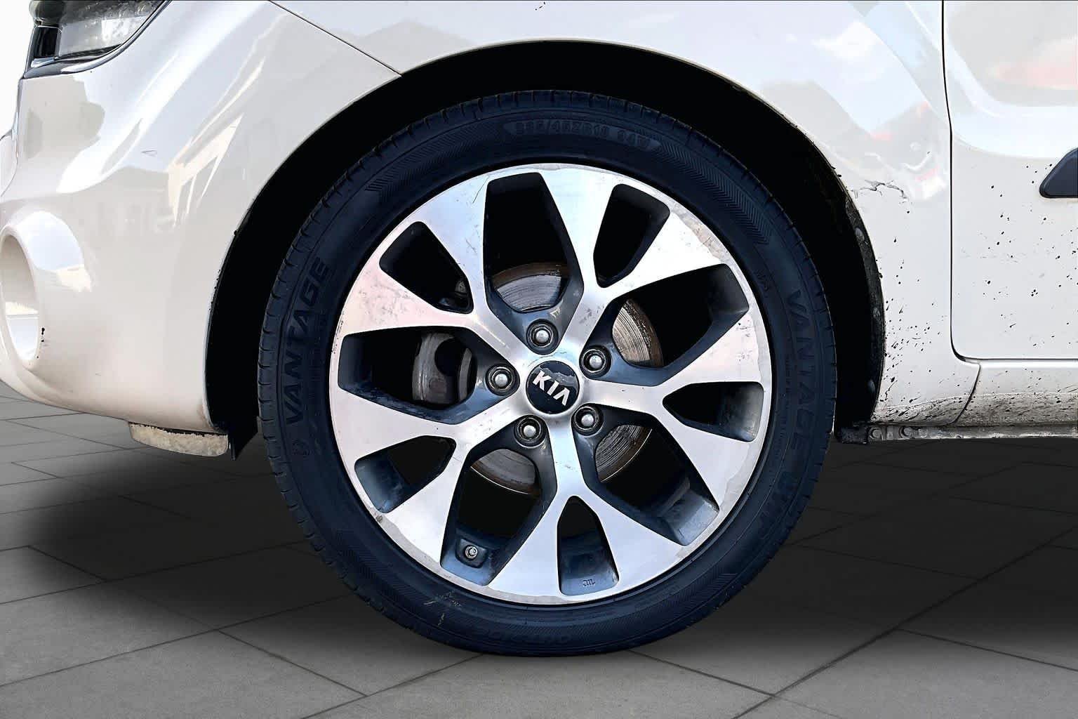 Used 2013 Dune Kia ! image 10